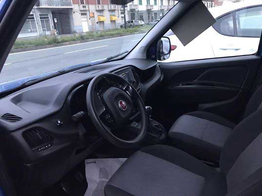 Fiat Doblò - interno del furgone - vendita auto a Torino Fiat Doblò - interno del furgone - vendita auto a Torino