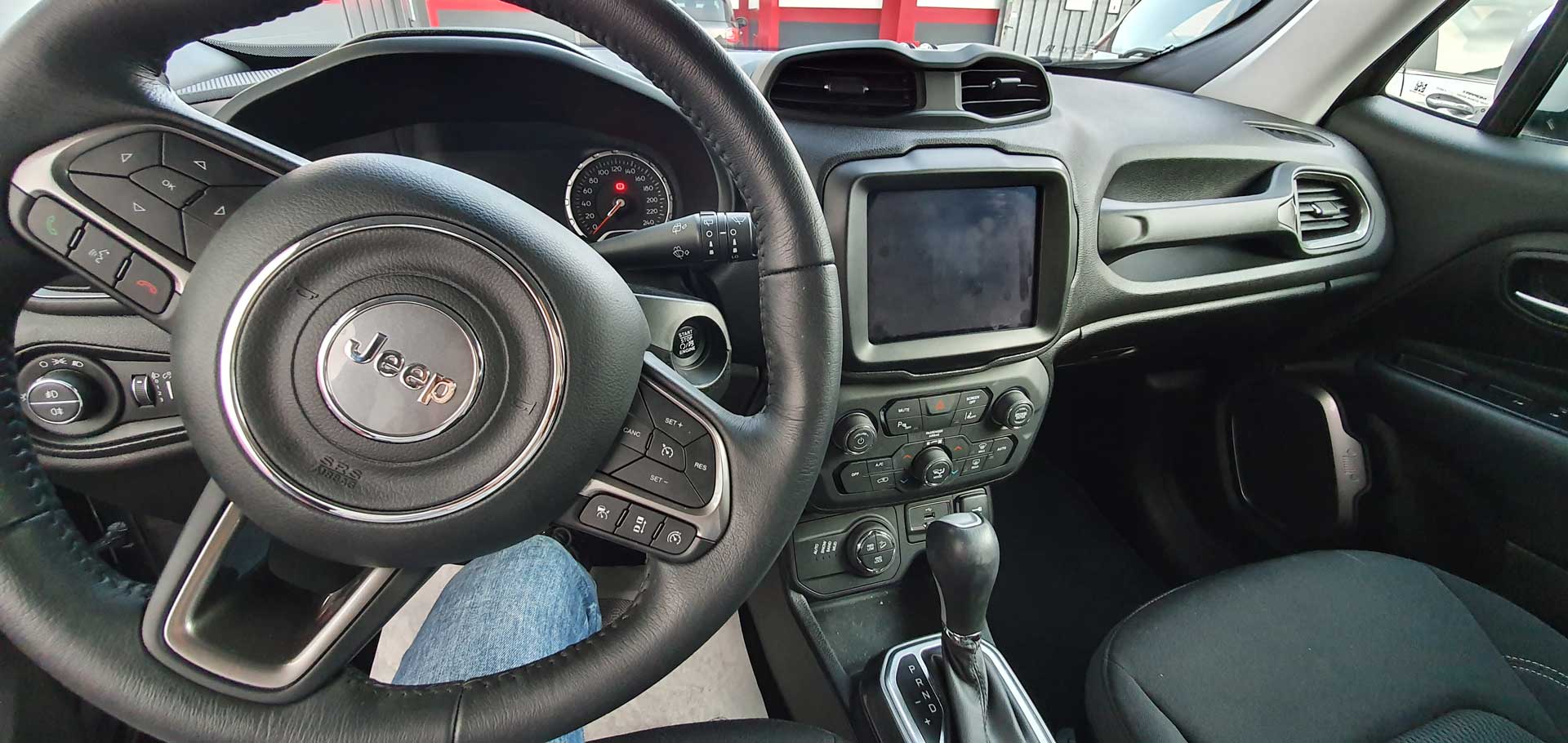 Jeep Renegade - interno del suv - vendita auto a Torino Jeep Renegade - interno del suv - vendita auto a Torino